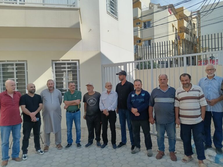 اعتصام في نهر البارد احتجاجاً على سياسات الأونروا وإغلاق مكتب مدير المخيم