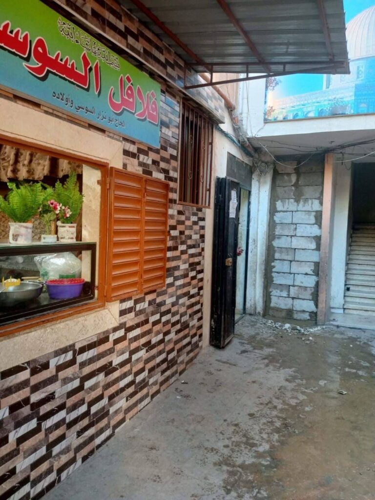 الجيش اللبناني يغلق ممراً جديداً في مخيم البداوي وسط تواصل المشاورات للتوصل إلى حل